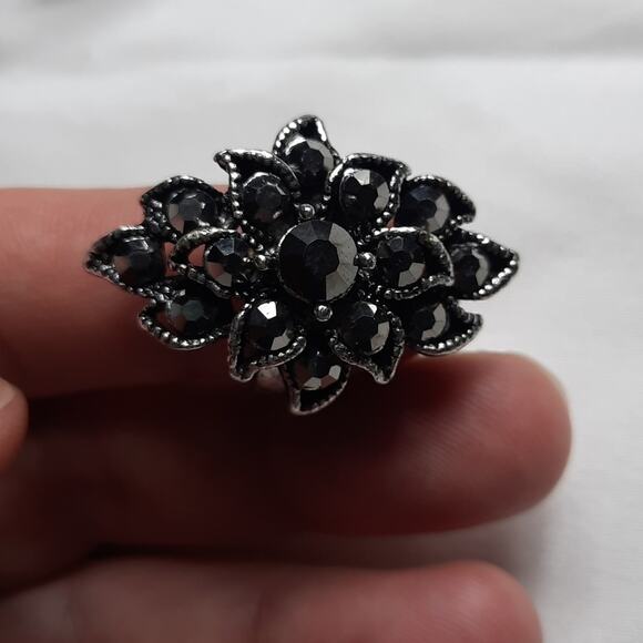 Set of Three Silver Tone & Crystal Floral Rings Size 6 - Picture 9 of 11